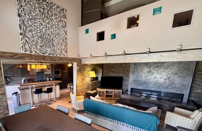 SAINT-RAPHAËL – MAISON DE 196 M² AVEC PISCINE, VUE ET ESPACES DE VIE GÉNÉREUX — photo 2