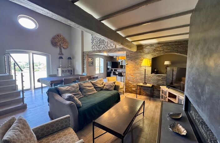 SAINT-RAPHAËL – MAISON DE 196 M² AVEC PISCINE, VUE ET ESPACES DE VIE GÉNÉREUX — photo 4