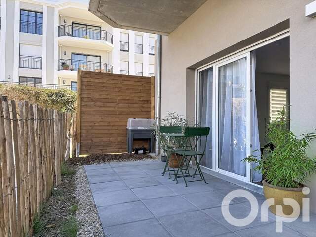 Appartement À Vendre — photo du bien