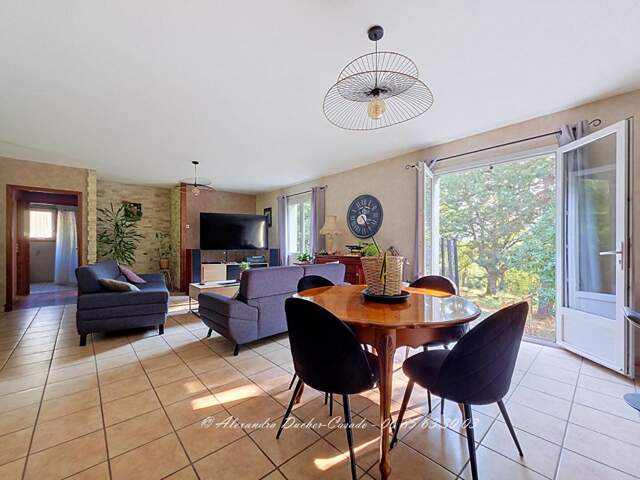 MAISON DE PLAIN-PIED AU CALME, AU COEUR D'UN ÉCRIN DE VERDURE SUR MISON — photo du bien