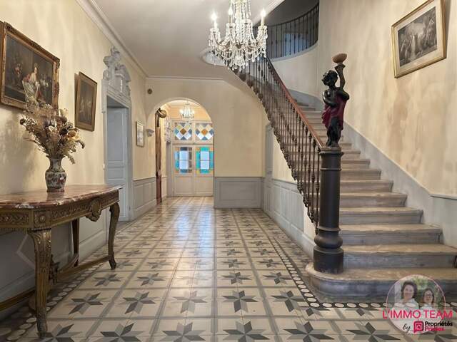 Maison bourgeoise, 450m², au coeur du village — photo du bien