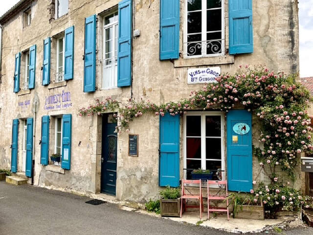 Langogne sur le chemin de Stevenson,chambres et table d'hôtesavec 10 chambres, terrasse et sous osl — photo du bien