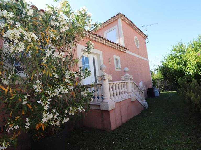 Villa Arles T 5/6  de 165 m²  avec Jardin — photo 1