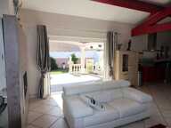 Villa Arles T 5/6  de 165 m²  avec Jardin — photo 3