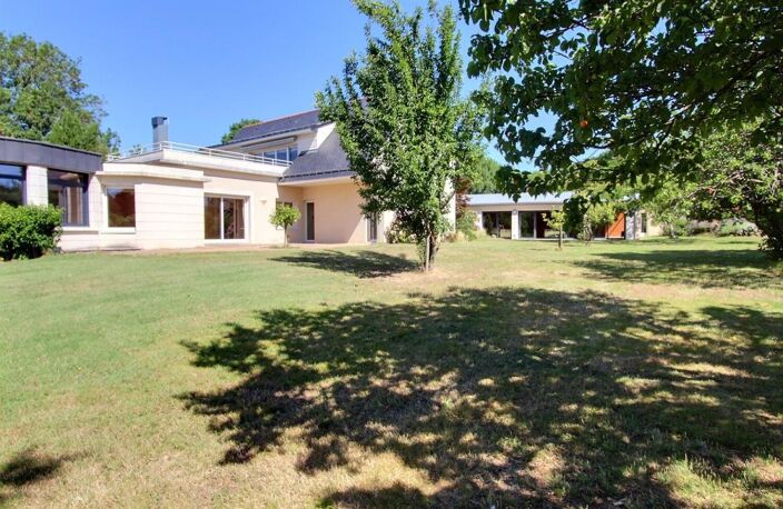 Maison d'architecte de 8 pièces 244 m2 avec piscine couverte — photo 2