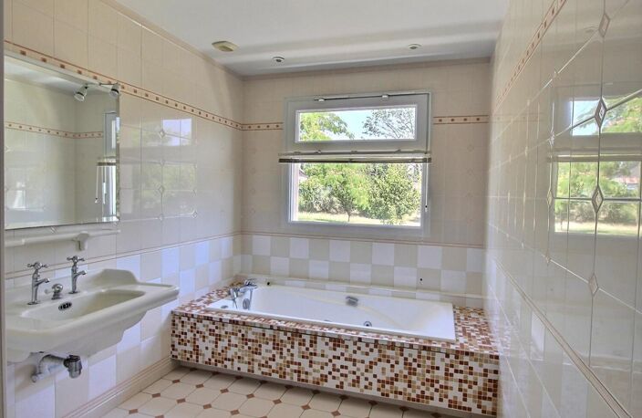 Maison d'architecte de 8 pièces 244 m2 avec piscine couverte — photo 5