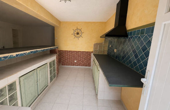 Appartement 85 m² à rénover - Quartier d'Anthéor  - Cave de 63 m² de plain-pied — photo 2