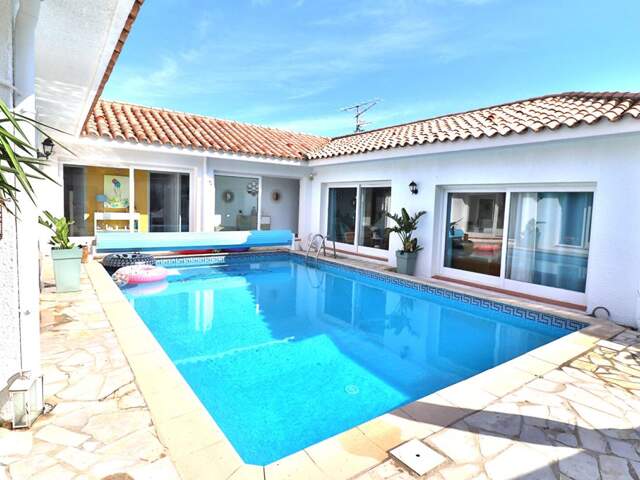 Villa Saint Laurent De La Salanque 6 pièce(s) 136 m2 avec piscine sur un terrain de 1677m² — photo du bien