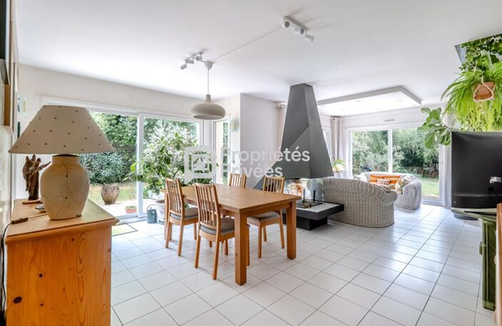 COUP DE C?UR à Bièvres ? Une belle maison familiale de 175 m², 8 pièces, dans un cadre paisible — photo 2