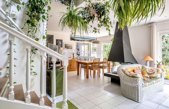 COUP DE C?UR à Bièvres ? Une belle maison familiale de 175 m², 8 pièces, dans un cadre paisible — photo 5