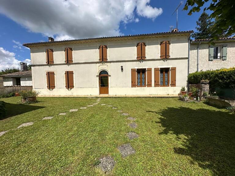 Maison en pierre 8 pièces 242 m2 avec grand terrain — photo 1