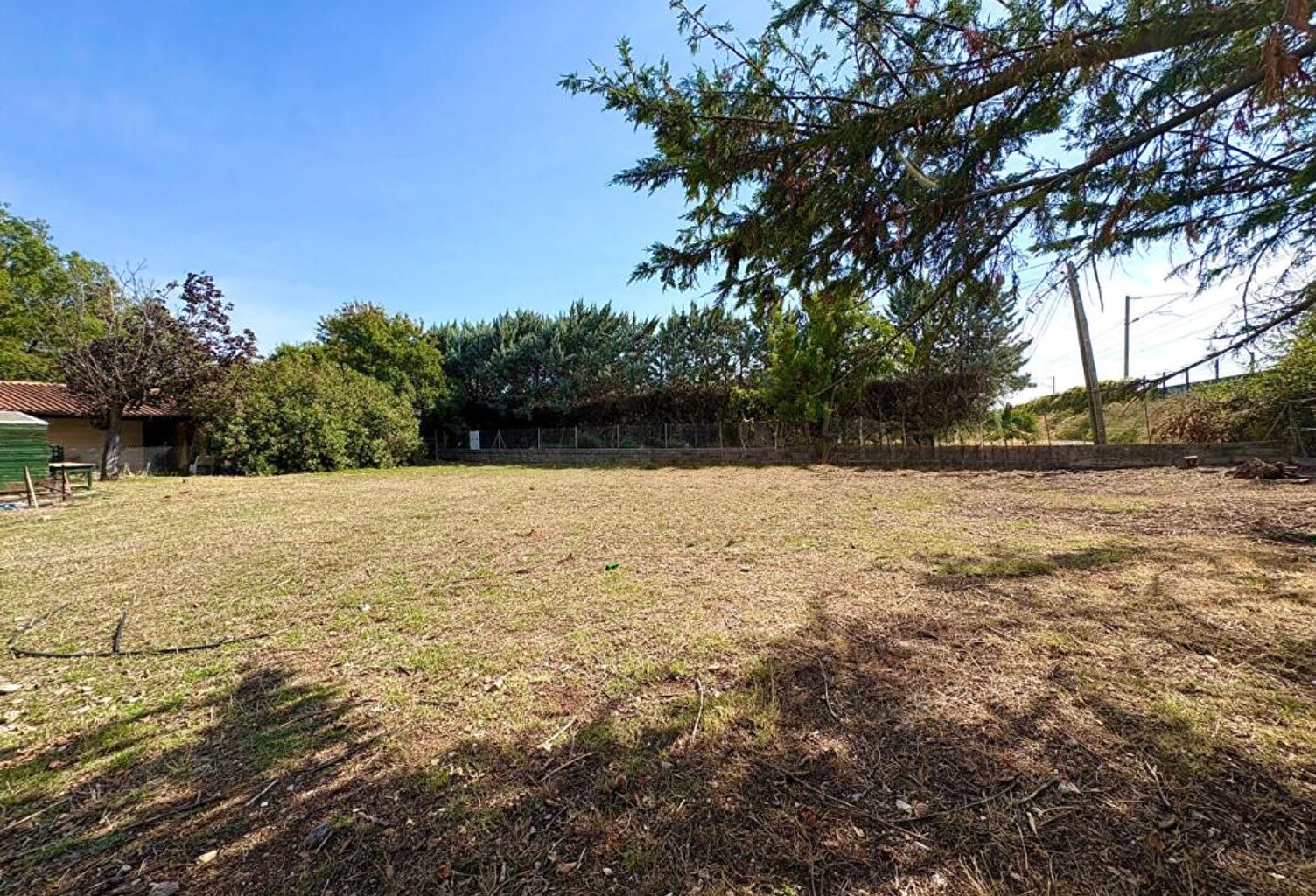 Terrain constructible de 637 m² à La Farlède — photo 1