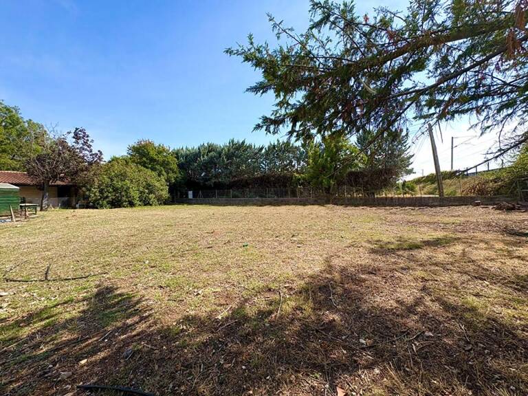 Terrain constructible de 637 m² à La Farlède — photo 1