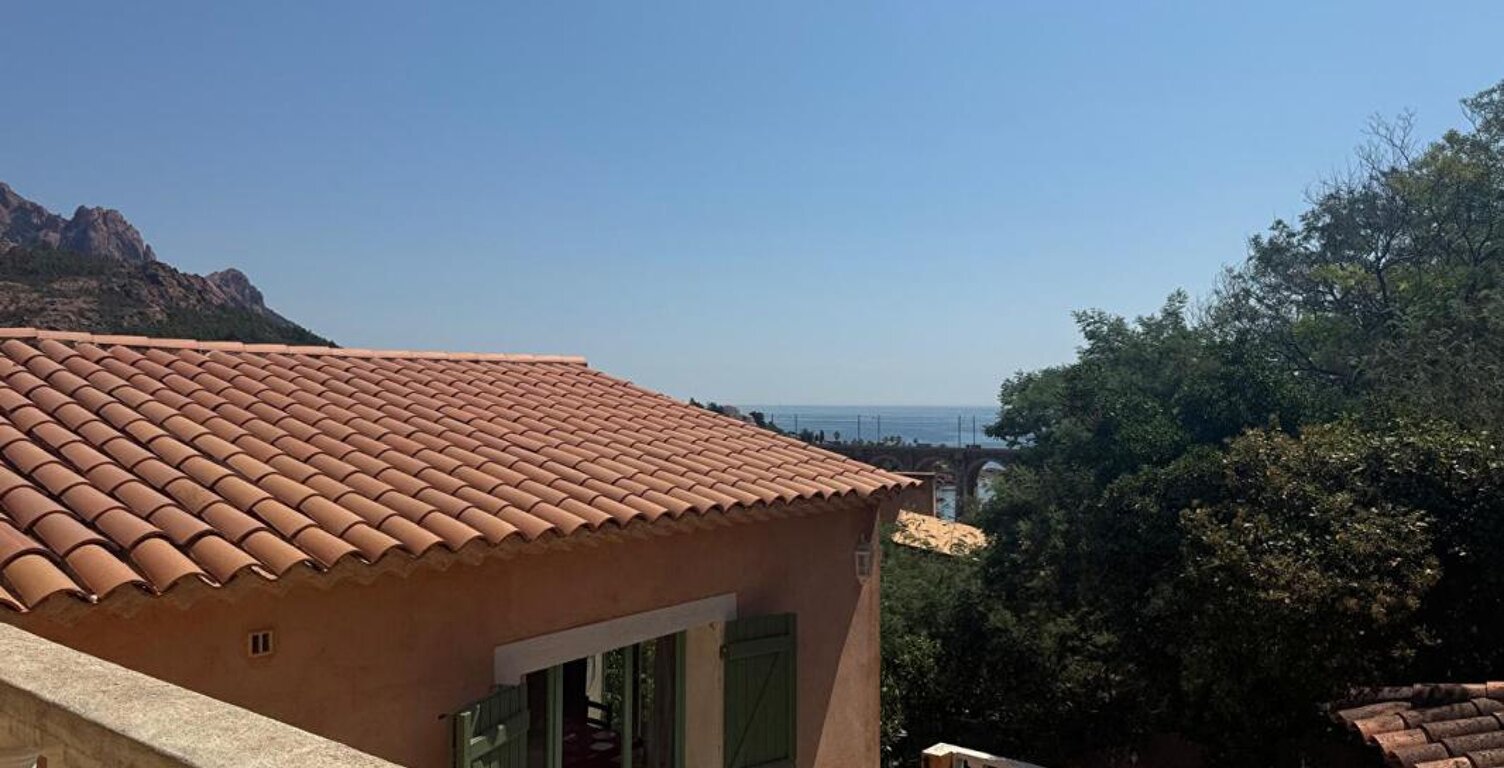 Appartement 81 m² à rénover - Vue dégagée sur l'Esterel et aperçu mer - À 200 mètres de la plage - Petite copropriété, piscine collective — photo 1