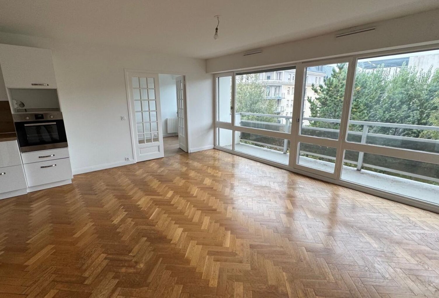 Ville basse, appartement avec 5 chambres, ascenseur, balcons et place de parking — photo 1