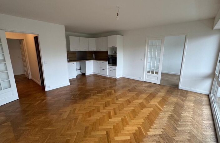 Ville basse, appartement avec 5 chambres, ascenseur, balcons et place de parking — photo 2