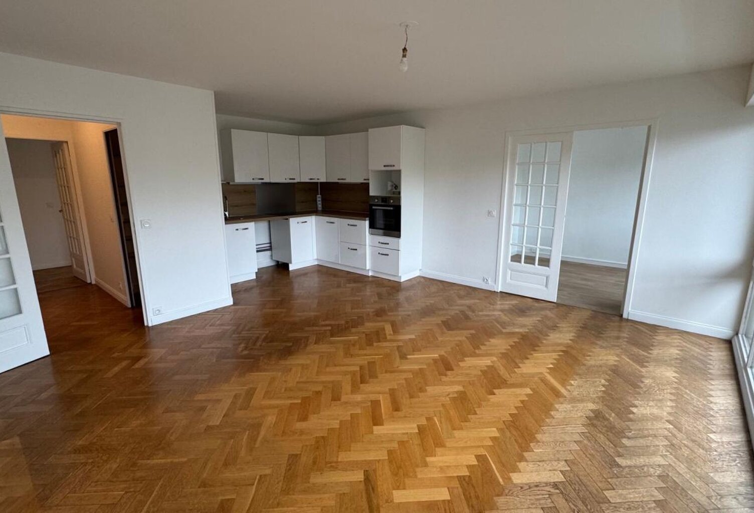 Ville basse, appartement avec 5 chambres, ascenseur, balcons et place de parking — photo 1