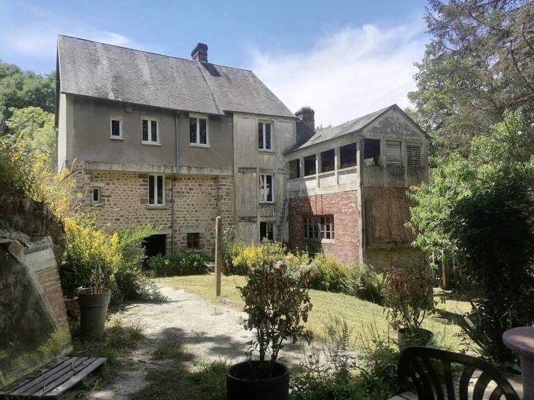 Maison atypique 130 m²  Terrain avec rivière  Mortain (50) — photo 1