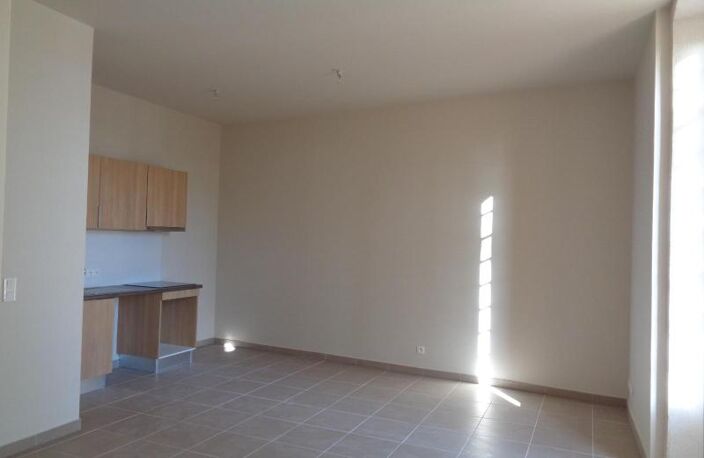 Location appartement 2 pièces 46 m² à Draguignan (83300) — photo 2