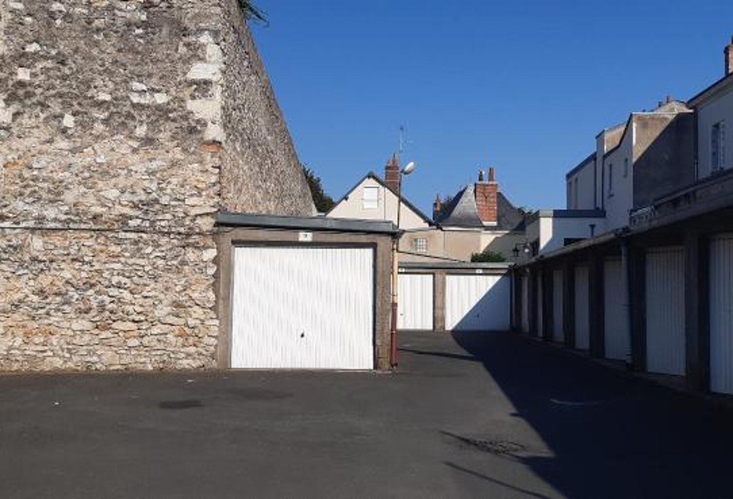 Location garage   à Tours (37000) — photo 1