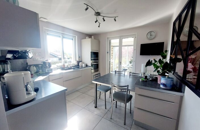 Vente maison 5 pièces 133 m² Montbrison (42600) — photo 2