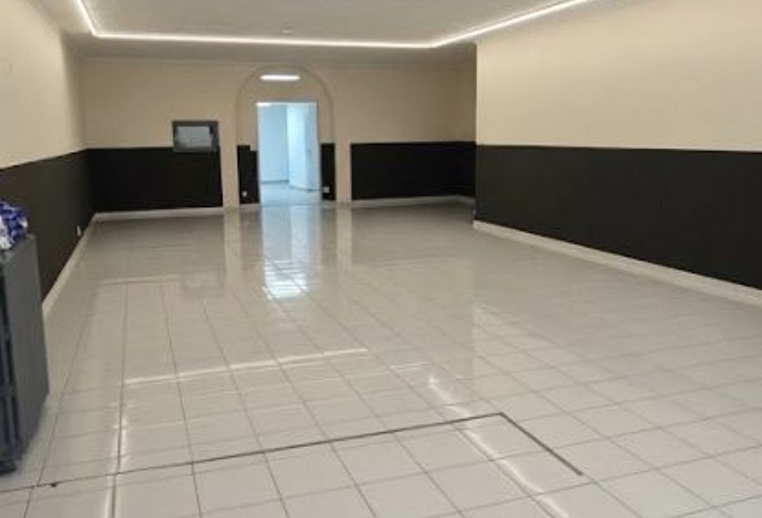 Local commercial — photo 1