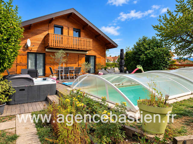PERON - Chalet familial avec piscine chauffée et jacuzzi   3 — photo du bien