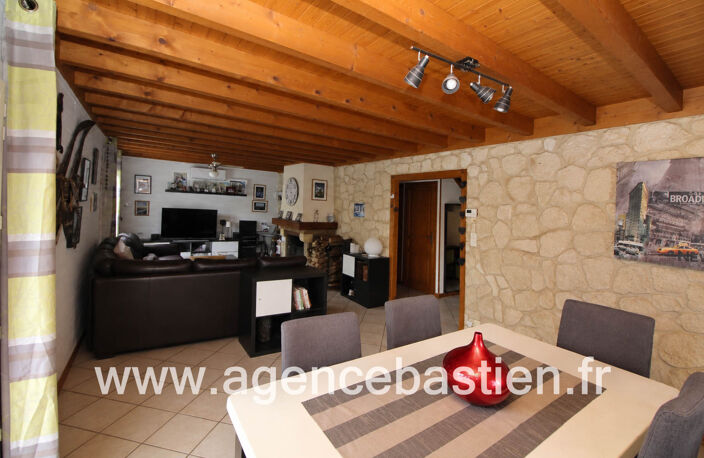 PERON - Chalet familial avec piscine chauffée et jacuzzi   3 — photo 2