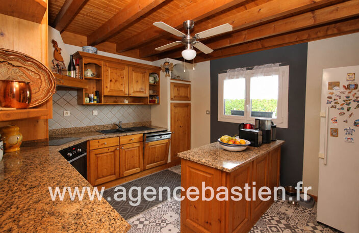 PERON - Chalet familial avec piscine chauffée et jacuzzi   3 — photo 4