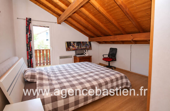PERON - Chalet familial avec piscine chauffée et jacuzzi   3 — photo 5