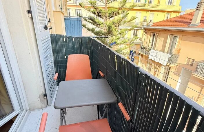 RARE -A Nice, QUARTIER DES MUSICIENS - STUDIO +TERRASSE + BALCON — photo 3