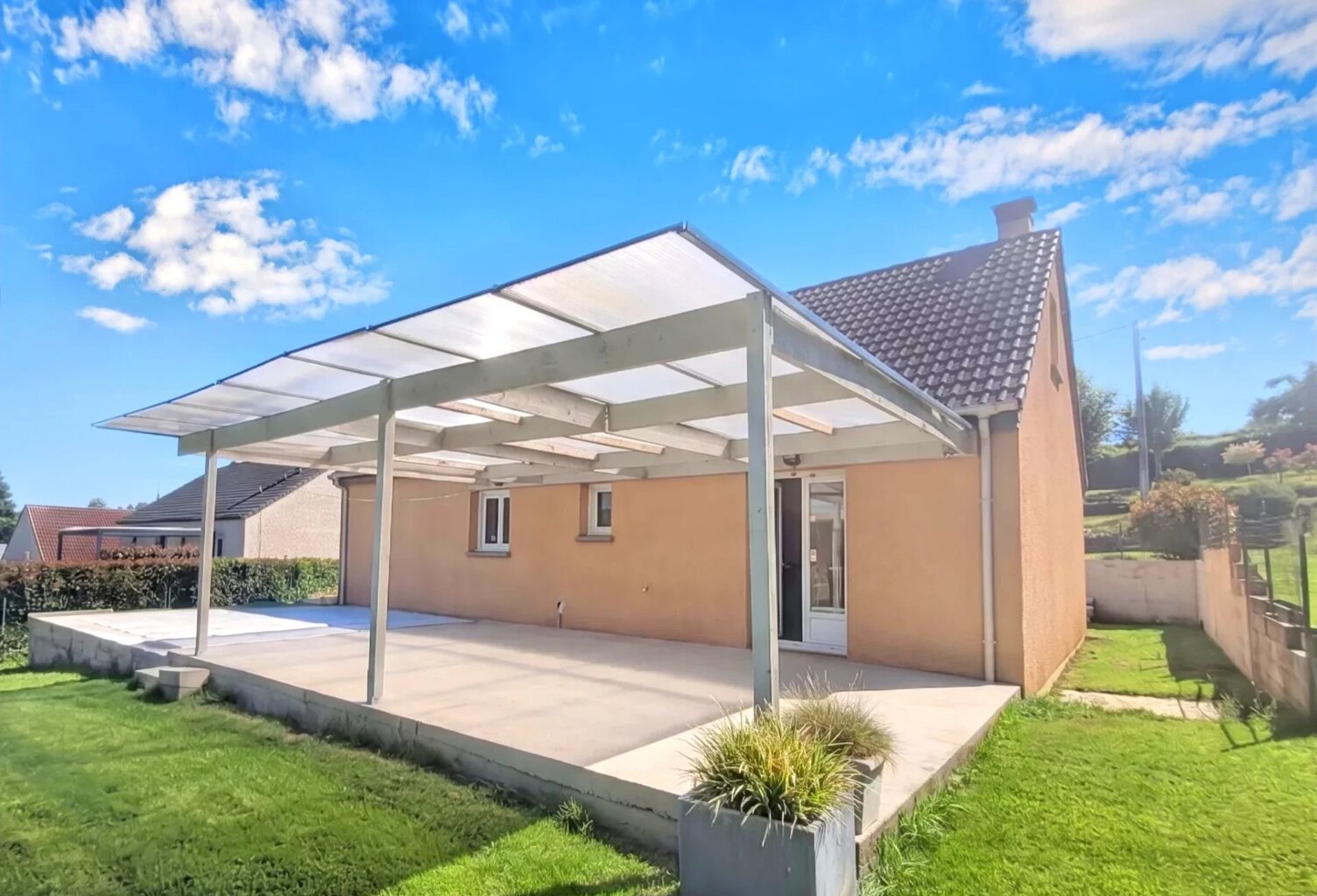 Modern 3-Bedroom House with Terrace in Bézancourt — photo 1