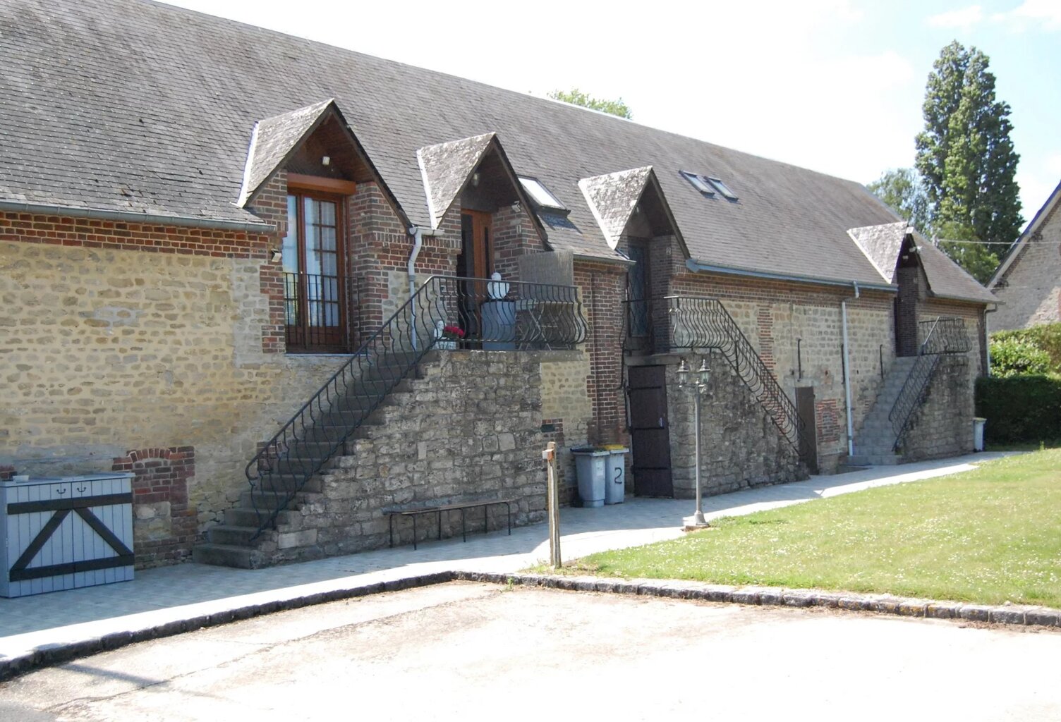 Bâtiment de 185 m² à Gournay-en-Bray, 3 pièces — photo 1