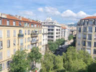 A VENDRE CHARMANT 3 PIÈCES AU 5e ÉTAGE NICE — photo 4