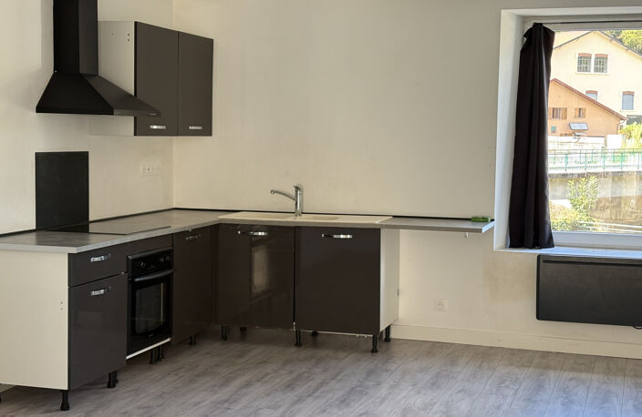 A louer à SAINT-CLAUDE, petite maison de Type 2 mitoyenne d' — photo 3