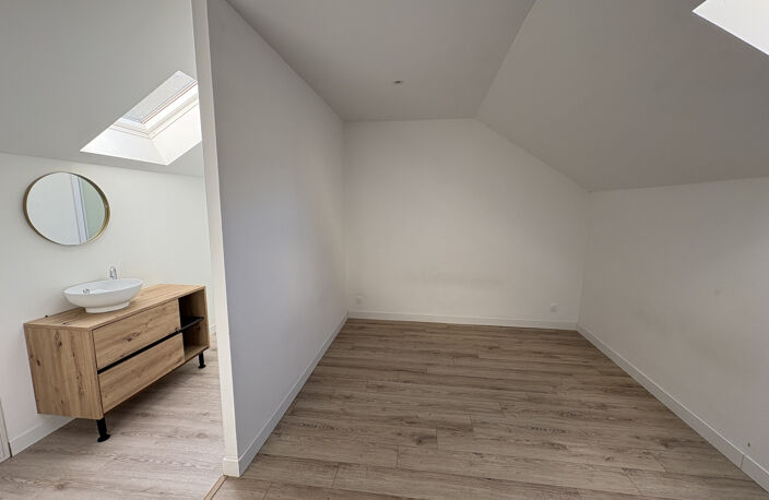 A louer à SAINT-CLAUDE, petite maison de Type 2 mitoyenne d' — photo 5