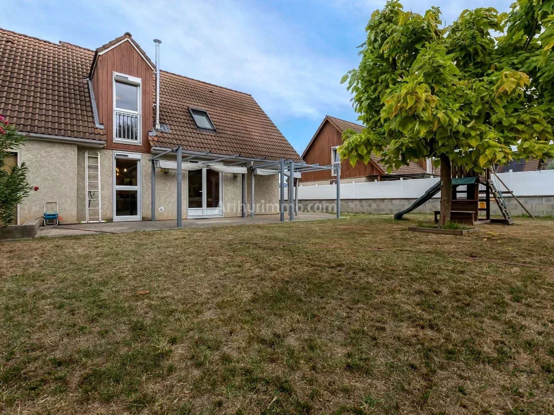 Maison 5 pièces 115 m² · aux Avenières Veyrins-Thuellin · 115 m² · 257 000 €