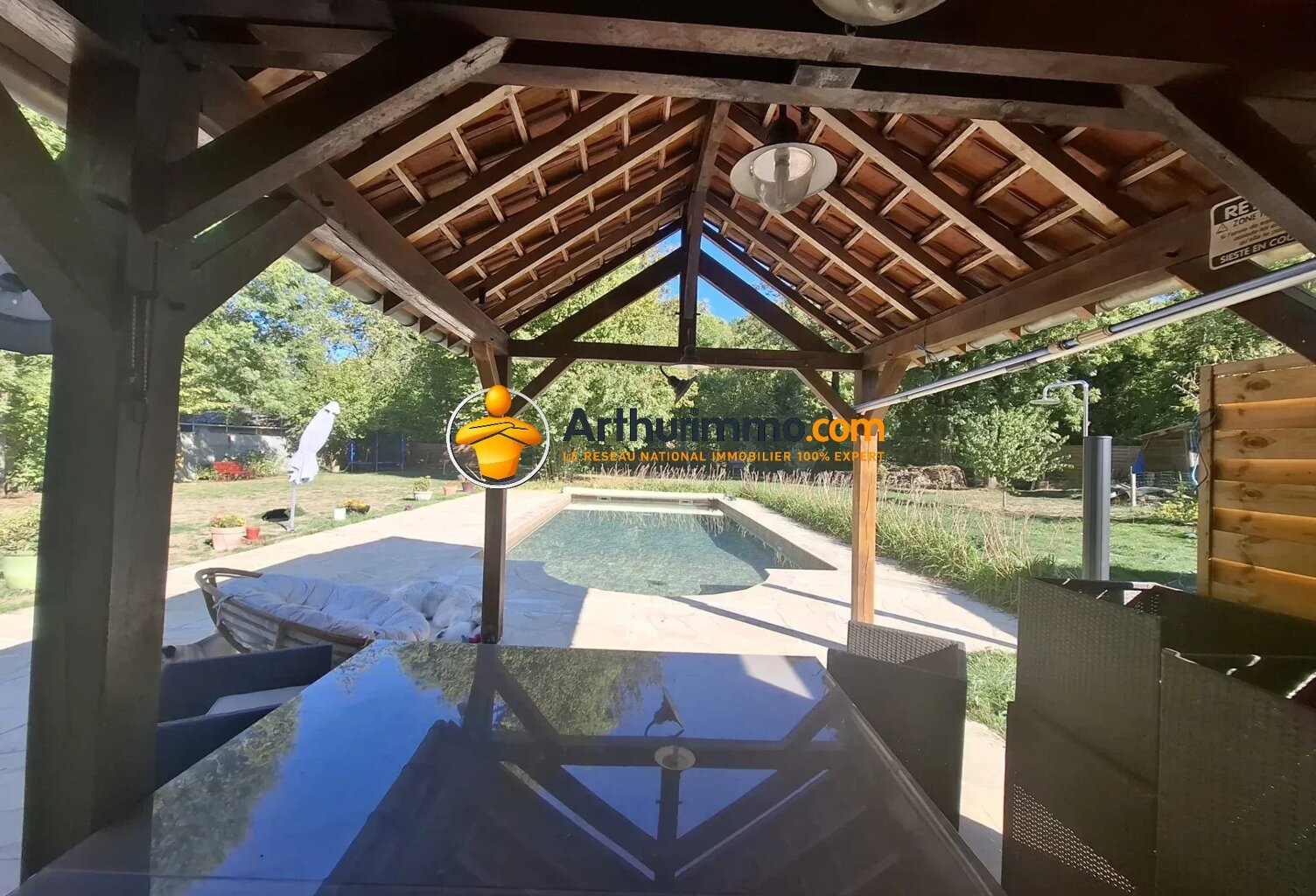 BELLE PROPRIÉTÉ DE 166 m² SUR UN MAGNIFIQUE TERRAIN DE 2 074 m² AVEC PISCINE — photo 1