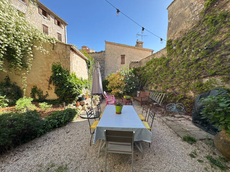Dans maison de village en copropriété - Logement 5 pièces av — photo 1