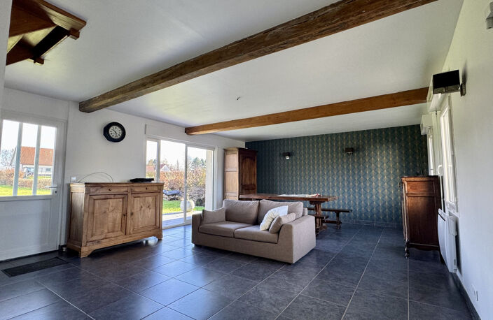 MAISON AUX BEAUX VOLUMES AVEC JARDIN ET DEPENDANCES SECTEUR — photo 2