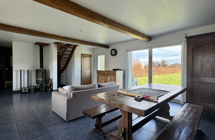 MAISON AUX BEAUX VOLUMES AVEC JARDIN ET DEPENDANCES SECTEUR — photo 3