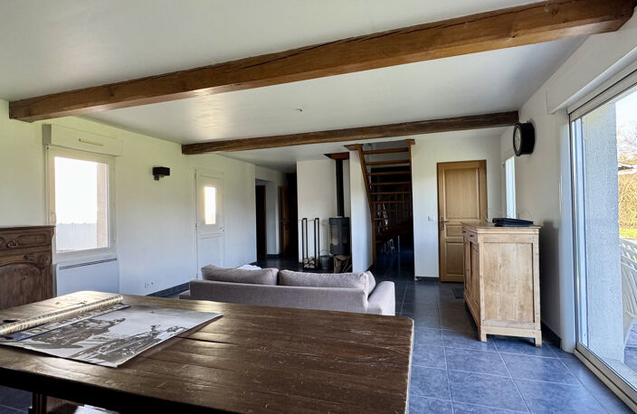 MAISON AUX BEAUX VOLUMES AVEC JARDIN ET DEPENDANCES SECTEUR — photo 4