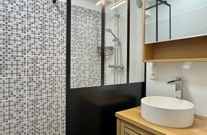 MAISON AUX BEAUX VOLUMES AVEC JARDIN ET DEPENDANCES SECTEUR — photo 5