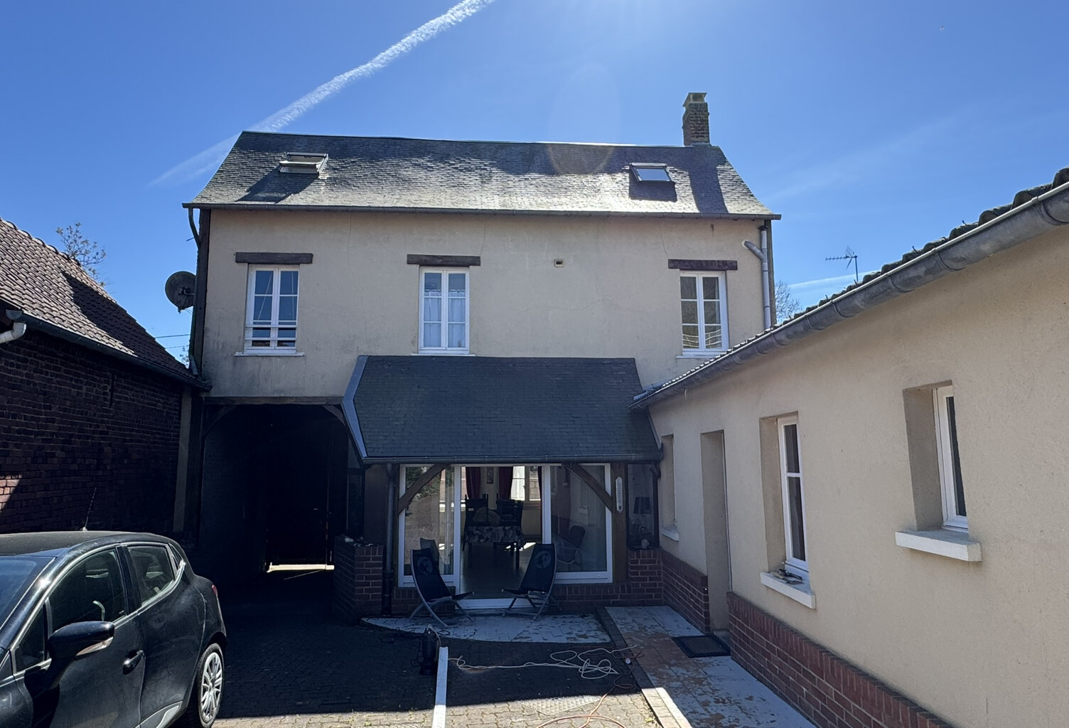 NOUVEAUTE : MAISON AVEC ENTREE SOUS PORCHE A 17 KM DE SAINT — photo 1