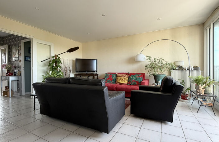 APPARTEMENT 3 PIECES DE 80 M2 AVEC BALCON DONNANT SUR PARC V — photo 3