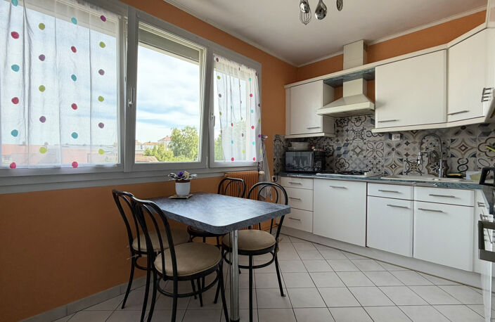 APPARTEMENT 3 PIECES DE 80 M2 AVEC BALCON DONNANT SUR PARC V — photo 5