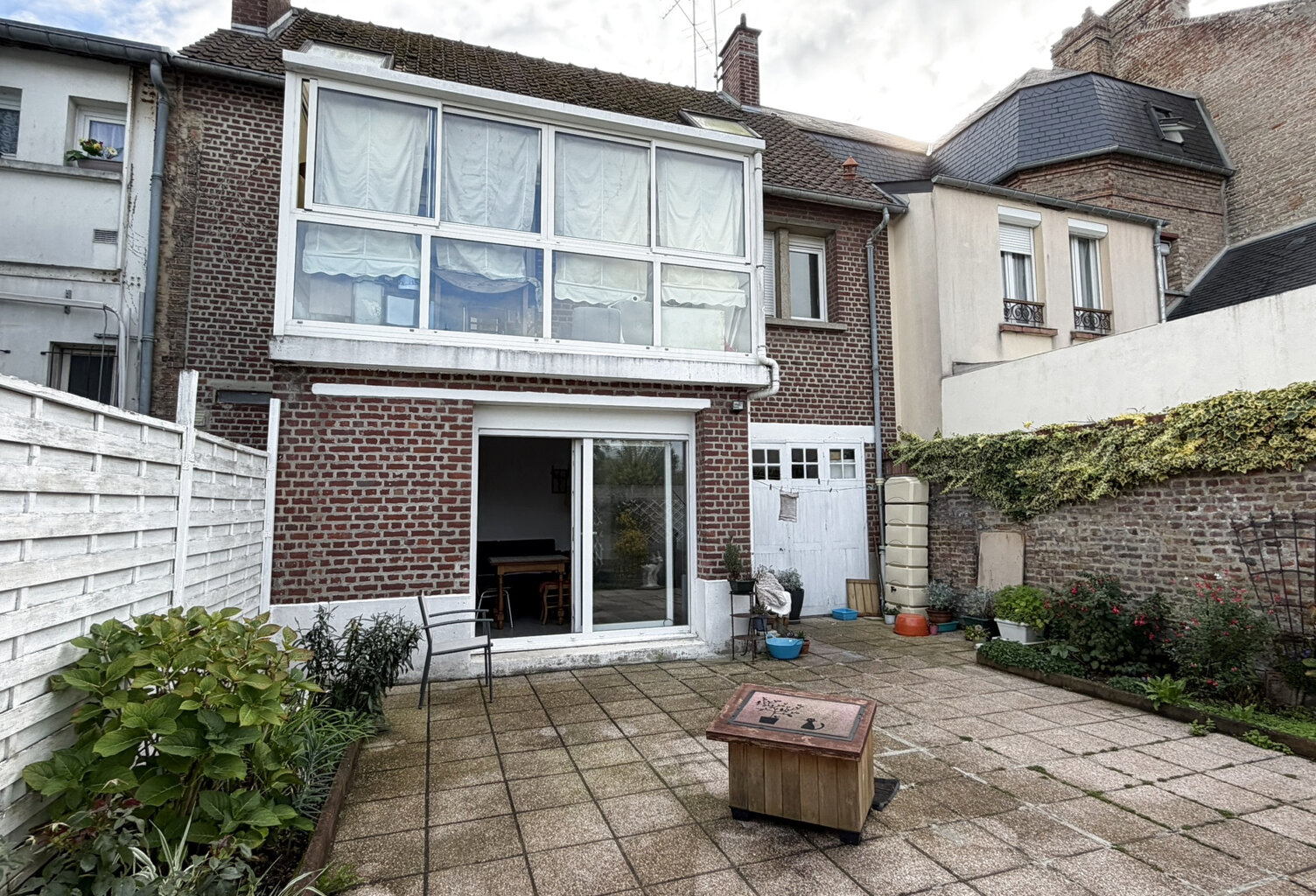 NOUVEAUTÉ : BELLE BÂTISSE AVEC POSSIBILITÉ DE 2 LOGEMENTS + — photo 1