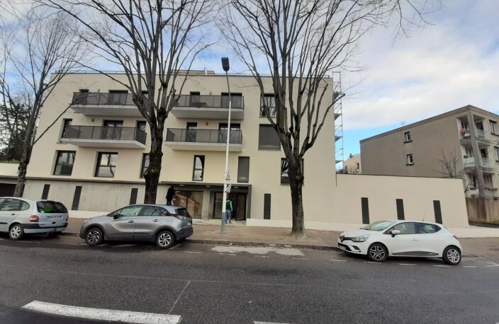 Location appartement 2 pièces 43 m² à Vénissieux (69200) — photo 2