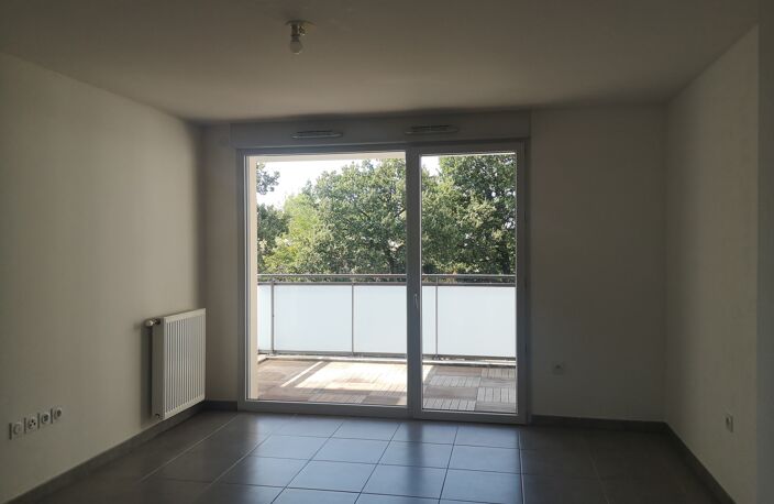 Location appartement 2 pièces 42 m² à Toulouse (31200) — photo 2