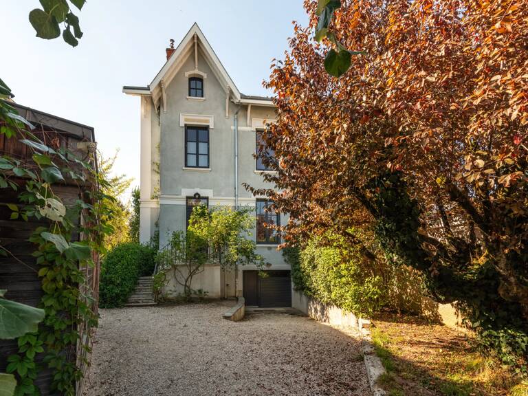Tassin-La-demi-Lune - Le Bourg - Maison de charme de 220 m² utiles - 7 chambres - Jardin avec piscine - studio - Dépendance de 19m² environ — photo 1